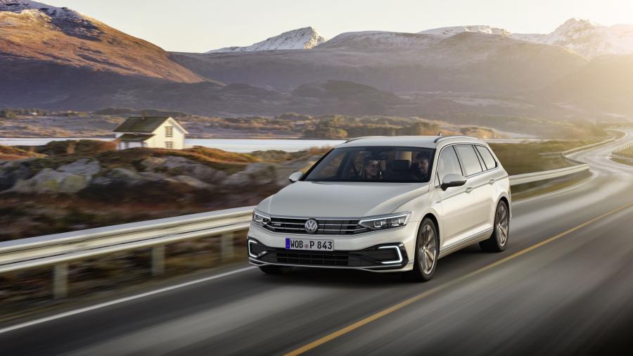  Volkswagen Passat GTE Variant (B8) 2019 года  (WW) (фото 2 из 22)
